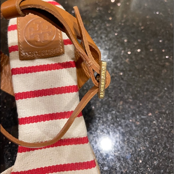 TORY BURCH 9 NAUTICAL RED WHITE CANVAS WITH LIGHT BROWN STRAPS PLATFORM SANDALS - Picture 4 of 13